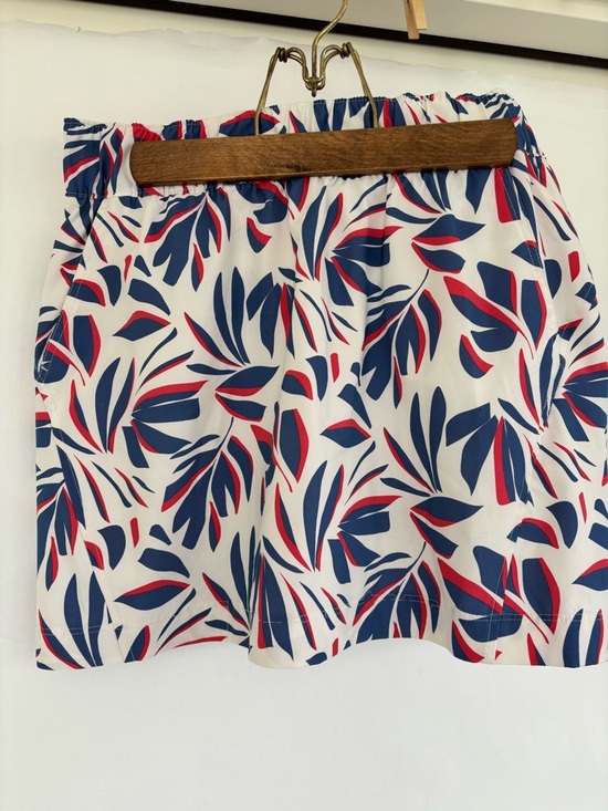 Columbia Dresses & Skirts - Tropical Leaf Print Mini Skirt - Navy & Red on White